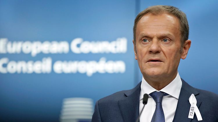 Donald Tusk fordert die EU-Regierungen zu mehr Härte in den Verhandlungen mit den USA auf.