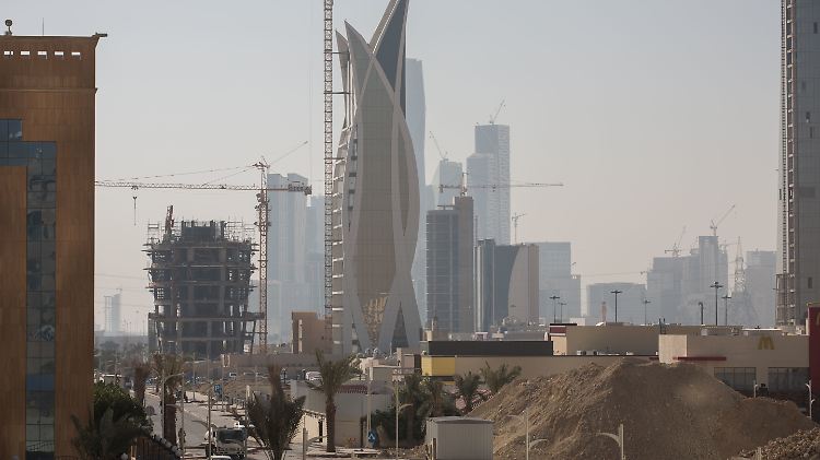 Baustelle Riad: Deutsche Unternehmen haben 2017 Waren im Wert von 6,5 Milliarden Euro nach Saudi-Arabien exportiert.