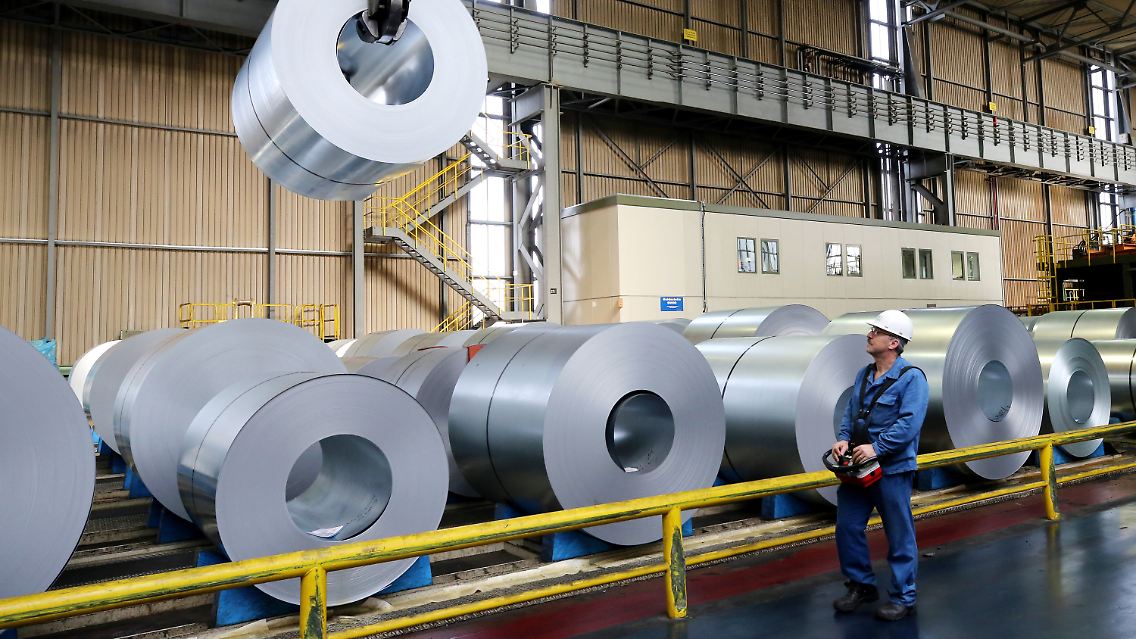 Thyssenkrupp soll jährlich rund 500.000 Tonnen Stahl in die USA liefern - bei einer Jahresproduktion von elf bis zwölf Millionen Tonnen.