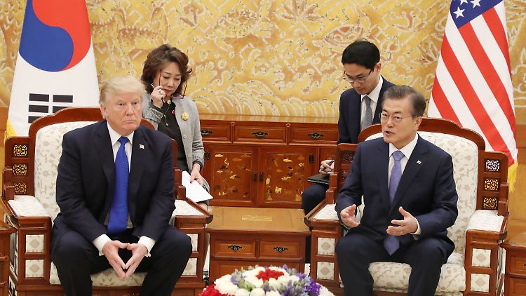 Südkoreas Präsident Moon will sich bei seinem geplanten Treffen mit US-Präsident Trump für den Trump-Kim-Gipfel einsetzen.