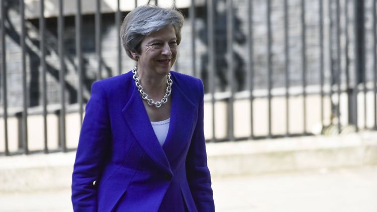 Premierministerin Theresa May verschafft sich mit dem Brexit-Kompromiss im Kabinett in erster Linie Zeit.