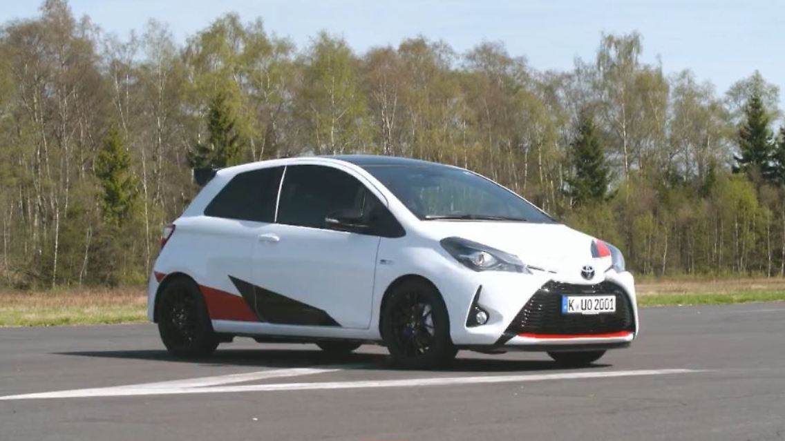 yaris.JPG