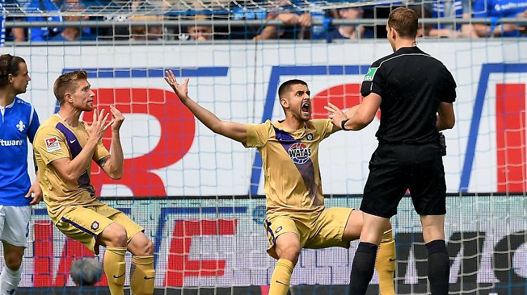 Ein nicht gegebenes Tor für Aue sorgte am letzten Spieltag der zweiten Eklat - und endete vorm Sportgericht.