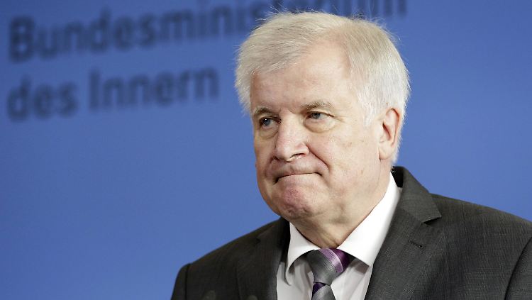 Bislang hält Horst Seehofer an Bamf-Chefin Jutta Cordt fest.