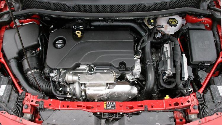 Unter der Haube des Astra CNG sitzt der Vierzylinder mit 110 PS, der Gas ebenso verarbeiten kann wie Benzin.