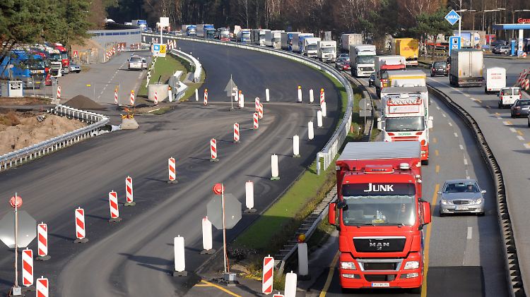 Autobahn A1 zwischen Hamburg und Bremen in Höhe der Raststätte Grundbergsee. Den Autobahnabschnitt hatte das Konsortium A1 mobil auf rund 73 Kilometern Länge komplett erneuert.