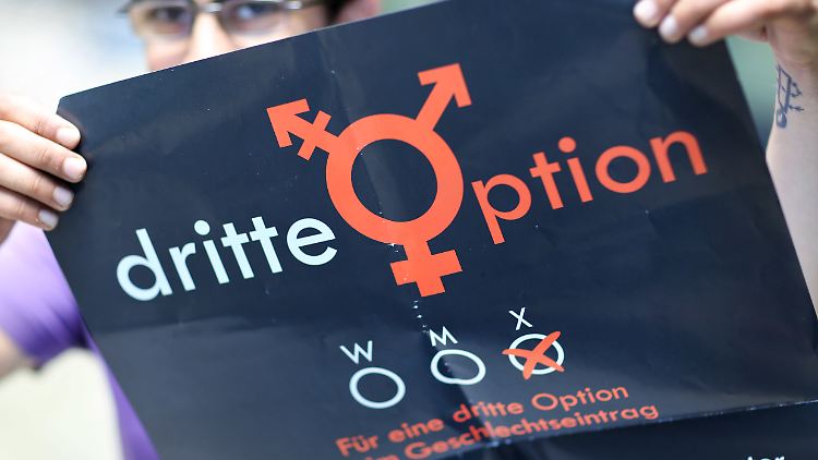 Das Bundesverfassungsgericht hat im Herbst 2017 entschieden, dass der Gesetzgeber einen dritten Geschlechtseintrag schafft.