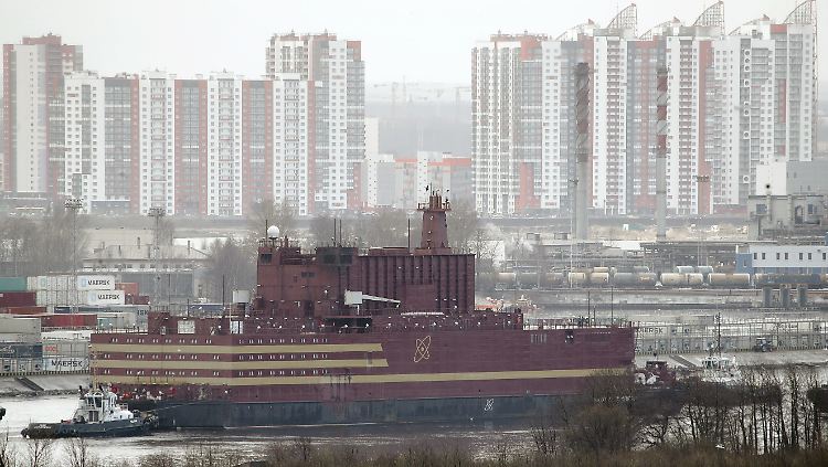 Die "Akademik Lomonossow" ist 144 mal 30 Meter groß und wiegt 21.000 Tonnen.
