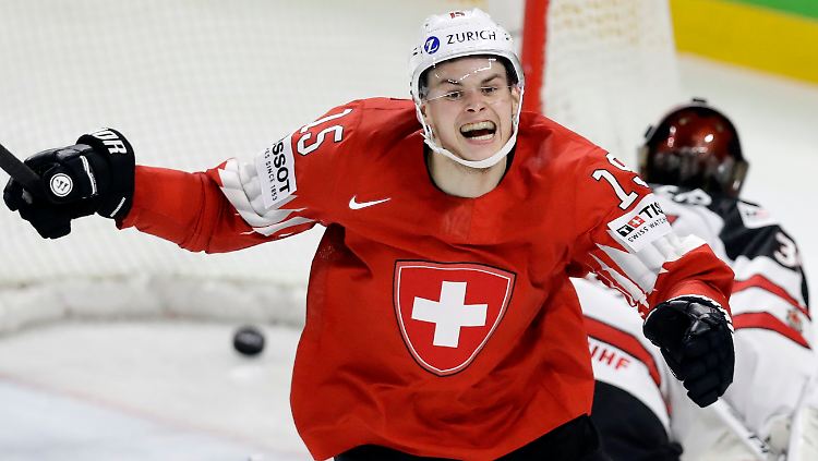 Gregory Hofmann trifft für die Schweiz in Überzahl.