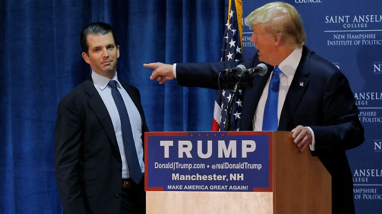 Vater und Sohn im Wahlkampf: Donald Trump Jr. und der heutige US-Präsident Donald Trump.
