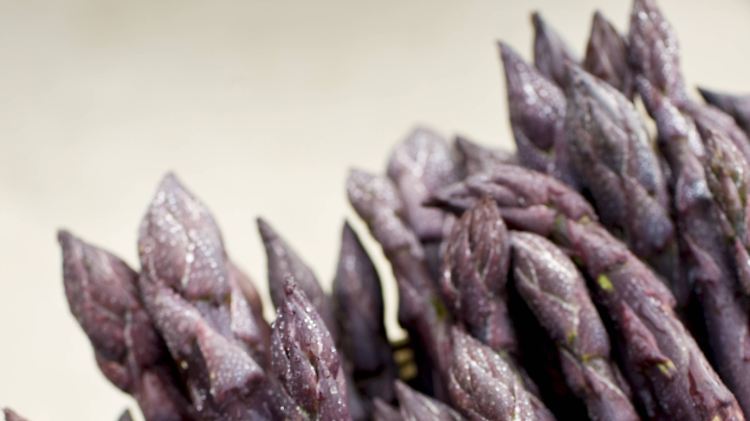 "Die dunkle Seite der Macht": bei Spargel absolut nicht böse, sondern lecker und gesund.