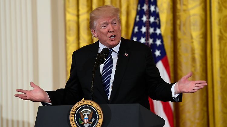 Trump fürchtet, dass eine FBI-Quelle in seinem Wahlkampf-Team platziert wurde.