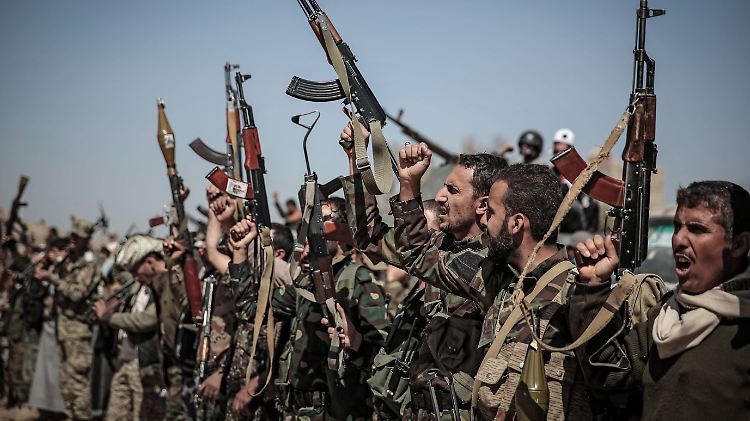 Die Huthi-Rebellen rekrutiert momentan viele Männer und auch Jungen im Westen des Landes.