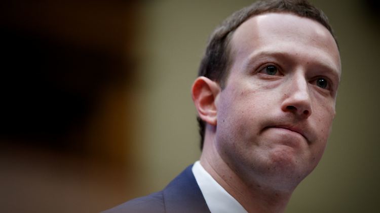 Facebook-Chef Mark Zuckerberg muss sich nicht nur in den USA unangenehme Fragen gefallen lassen.