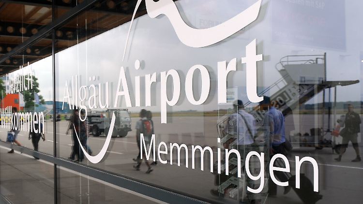 Am Allgäu-Airport nahe Memmingen zählten Polizisten zehn Fälle, bei denen Kinder unentschuldigt der Schule fernblieben.