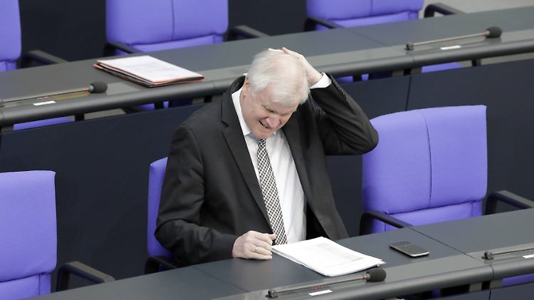 Kommende Woche will Seehofer im Fall des Bamf Entscheidungen treffen.