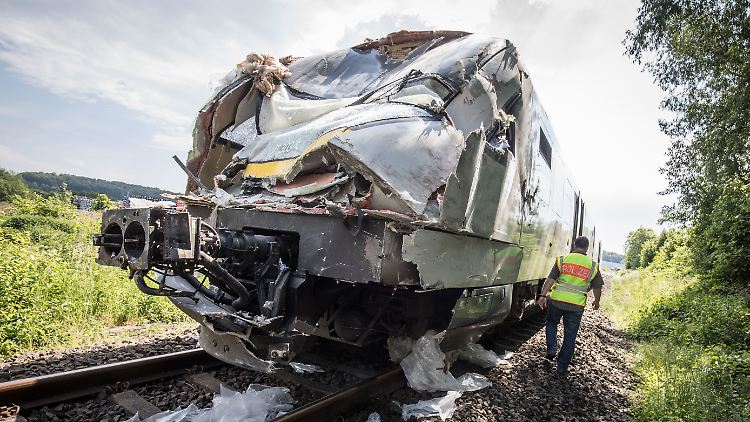 Beim Zusammenstoß sind mehrere Menschen verletzt worden.