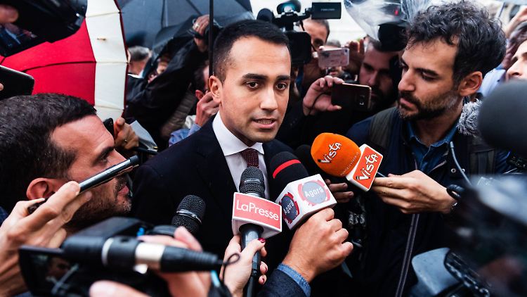 Auf dem Weg in die Regierung hat Fünf-Sterne-Chef Luigi Di Maio unverhofft Hilfe aus Deutschland bekommen.