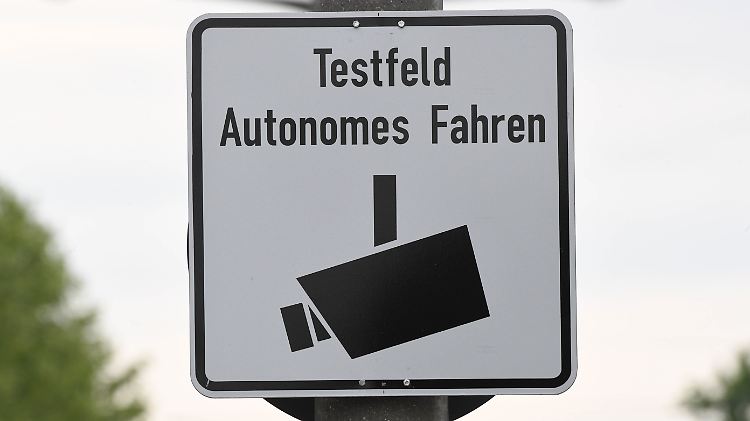 In Baden-Württemberg zeigen solche Schilder ein Testfeld für autonom fahrende Autos an.