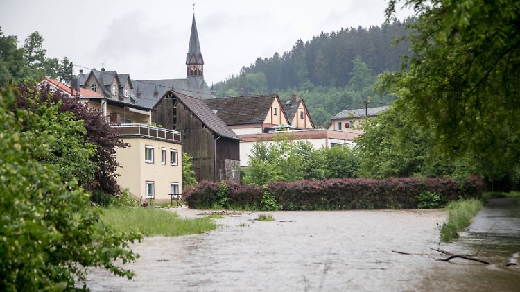 Durch die Feldberggemeinde Schmitten wälzen sich die Wassermassen.