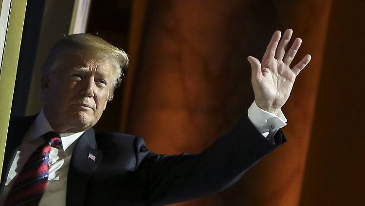 Ohne Kameras verhalte er sich wie vor der Kamera, sagt die TV-Journalistin Lesley Stahl über Donald Trump.