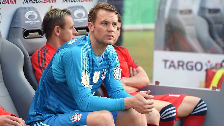 Seine WM-Teilnahme steht weiter auf der Kippe: Manuel Neuer muss in Eppan seine hundertprozentige Fitness beweisen.