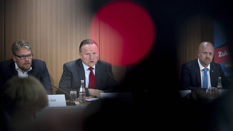 Die AfD-Politiker Guido Reil, Georg Pazderski und Andreas Kalbitz bei der Pressekonferenz zur bevorstehenden Demonstration.