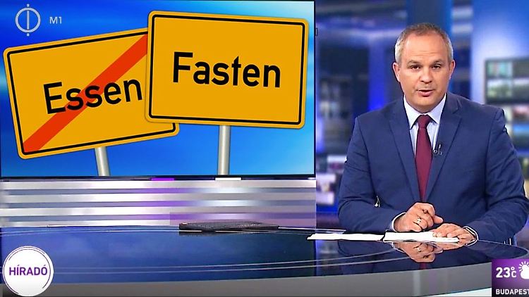 Der Nachrichtensprecher verkündet die Satire-Story als Fakt.