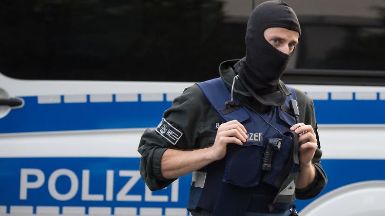 Fast 1000 Beamte waren bei bundesweiten Razzien gegen Schwarzarbeit im Einsatz.