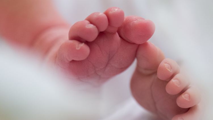 Säuglinge müssen nicht nur schön warm liegen, sondern gleichzeitig vor Überhitzung geschützt werden.