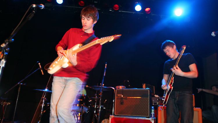 In der Frühphase der Band, hier 2005, war Alex Turner noch ein Normalo-Teenager.