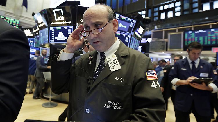 Während der Dow Jones nachgab, verbesserte sich der Nasdaq-Index minimal.