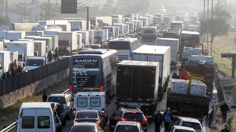 Kein Durchkommen: Seit Tagen ist das Straßensystem Brasiliens de facto lahmgelegt. 