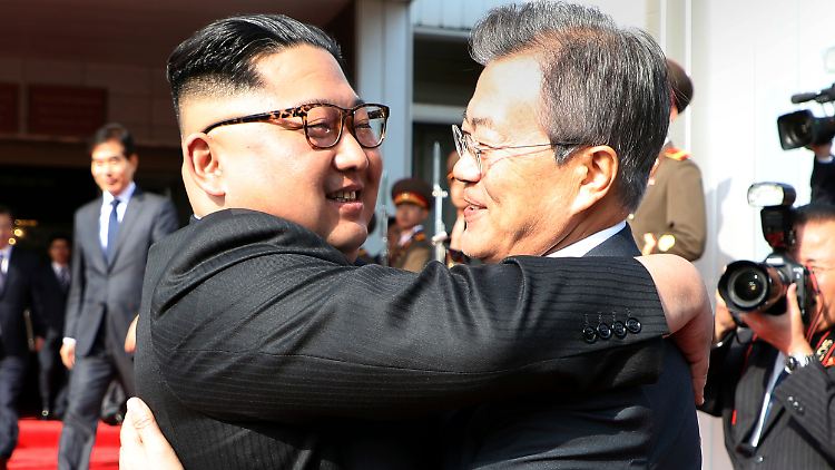 Eine neue Männerfreundschaft? Beim zweiten Treffen zwischen Moon Jae In und Kim Jong Un ging es herzlich zu.