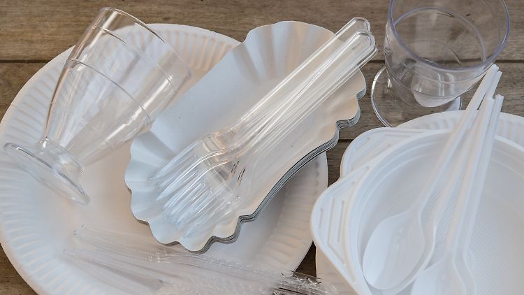 Wegwerfbesteck und -becher aus Plastik soll es in der EU bald nicht mehr geben.