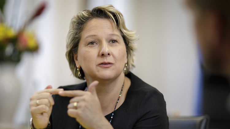 "Es gibt keine Möglichkeit, sie zu zwingen", meint Umweltministerin Svenja Schulze in Bezug auf die Autobranche und eine mögliche Diesel-Umrüstung.