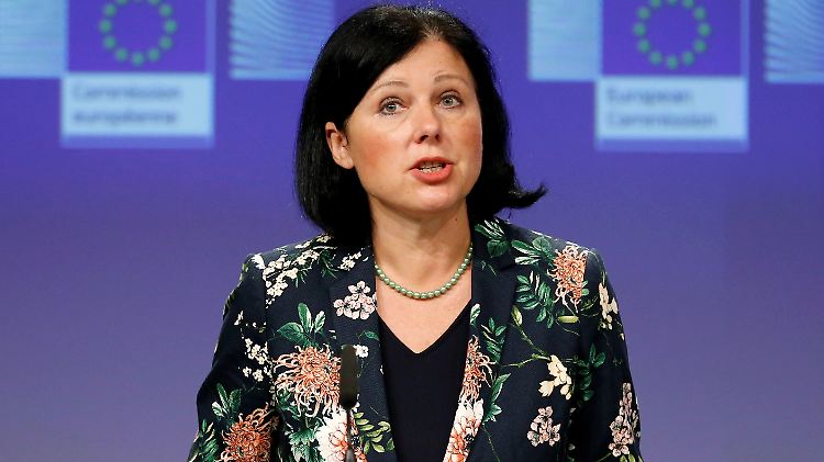 EU-Justizkommissarin Vera Jourovà dauern die Gerichtsverfahren in einigen Ländern zu lange.