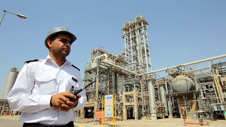Iranisches Öl darf nicht mehr in US-Dollar bezahlt werden. (Archivbild: petrochemischer Komplex Mahshahr in der Provinz Khuzestan im Südwesten des Iran)