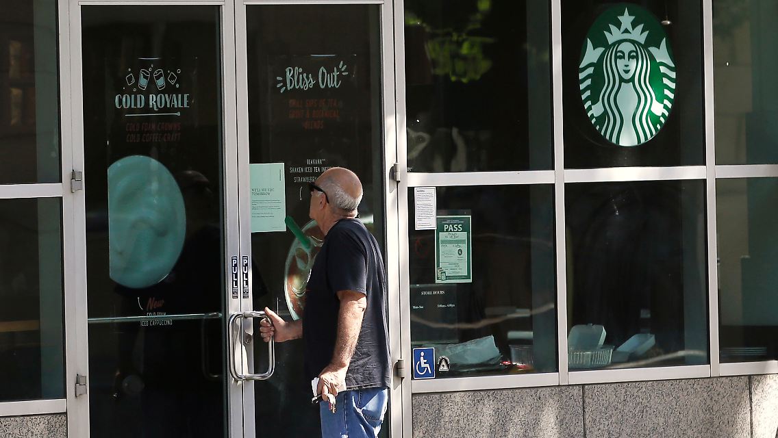 Starbucks teilte am Dienstag mit, die Zahl der Filialen, die nicht erfolgreich genug seien und schließen müssten, werde erhöht.