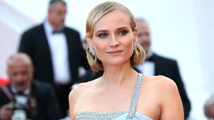 Erst wurde über ihre weiten Roben getuschelt, nun scheint es offiziell: Diane Kruger ist schwanger.