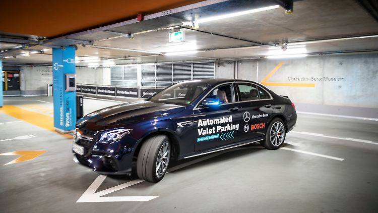 Das das Auto sich im Parkhaus selber seinen Stellplatz sucht wünschen sich viele Autofahrer. 