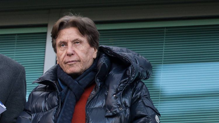 Pinhas "Pini" Zahavi berät nicht, sondern macht große Transfers möglich.
