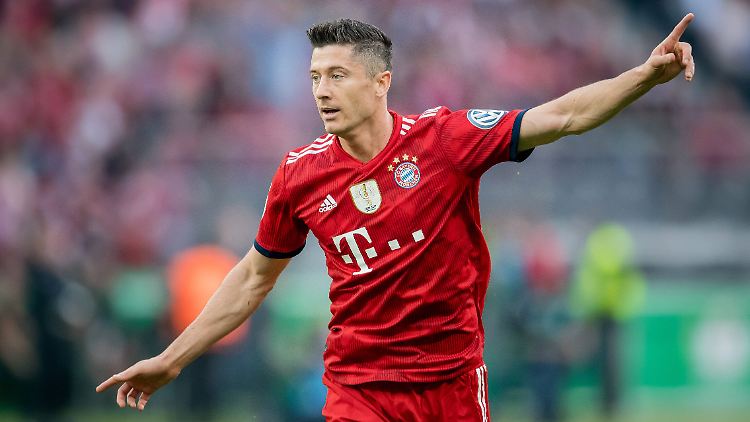 Wo wird Robert Lewandowski nach der WM spielen?