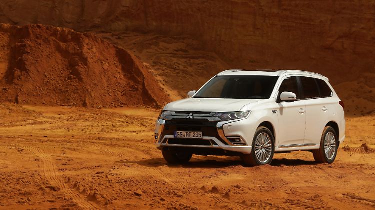 Die Hybridvariante des Outlander ist in Europa ein Erfolgsmodell. Nun wird das Öko-SUV überarbeitet 