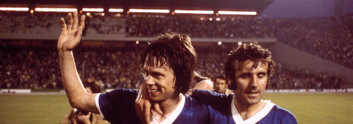 Torschütze und Vorlagengeber: Jürgen Sparwasser (links) und Erich Hamann nach dem Spiel in Hamburg.