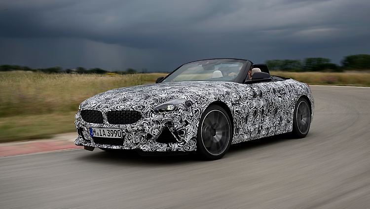 In Miramas dreht der neue Z4 im Tarnkleid seine letzten Runden.