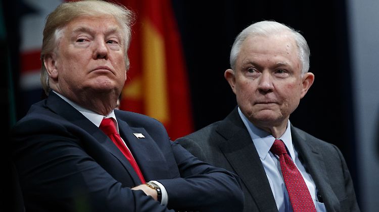 Sie hatten auch schon mal ein besseres Verhältnis: Donald Trump (links) und Jeff Sessions.