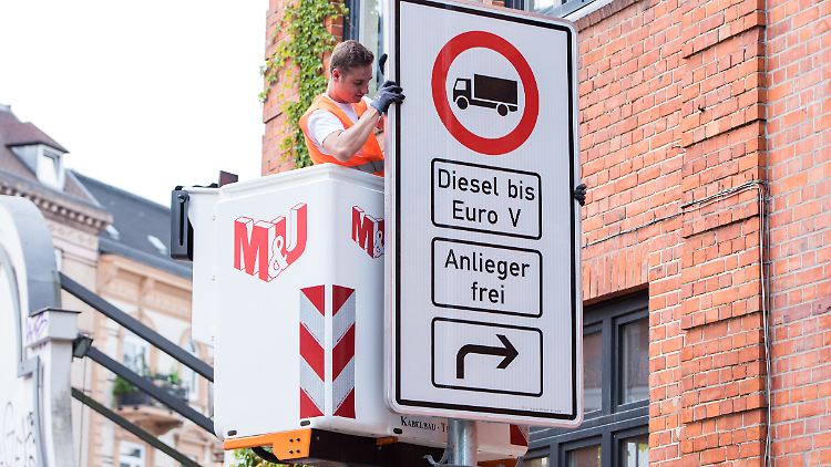 Die Hamburger Fahrverbote stoßen in der Bundesregierung auf unterschiedliche Reaktionen.