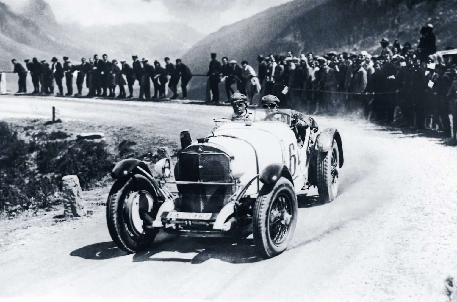 Das schnellste Auto auf deutschen Straßen war vor 90 Jahren der Mercedes SSK. Mit einer Spitzengeschwindigkeit von 192 km/h hatte er seinerzeit den Ruf wie heutzutage ein Bugatti Chiron.