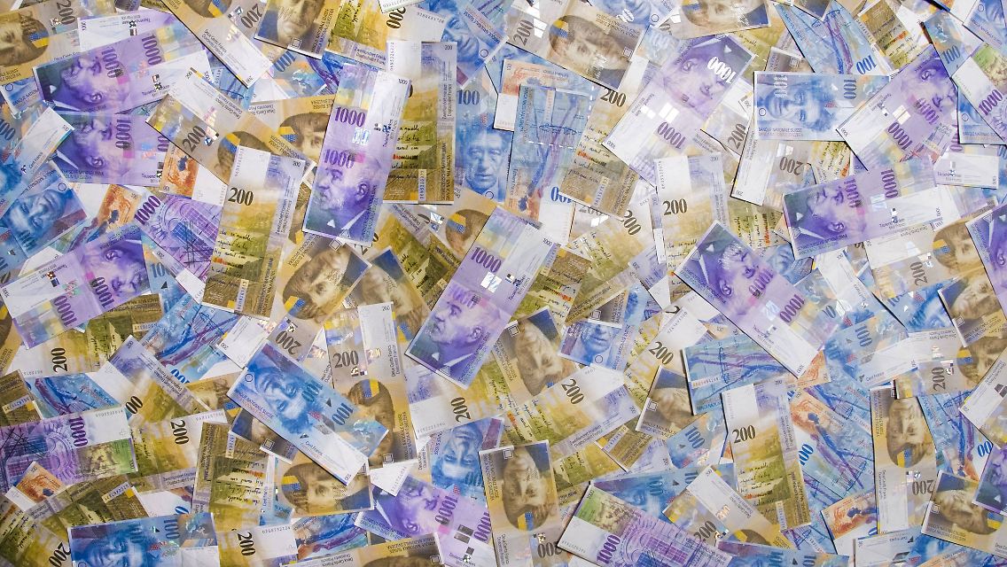Ende 2017 summierten sich die verfügbaren 200er- und 1000er-Noten auf insgesamt 62 Milliarden Franken. Das entsprach einem Anteil von 76 Prozent des gesamten Notenumlaufs.